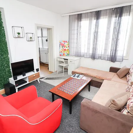 Lofty Living Squre