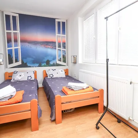 Lofty Living Squre *