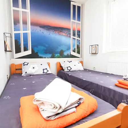 Lofty Living Squre *